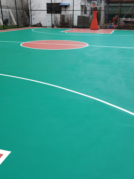 海门 球场长期使用易出现地面开裂